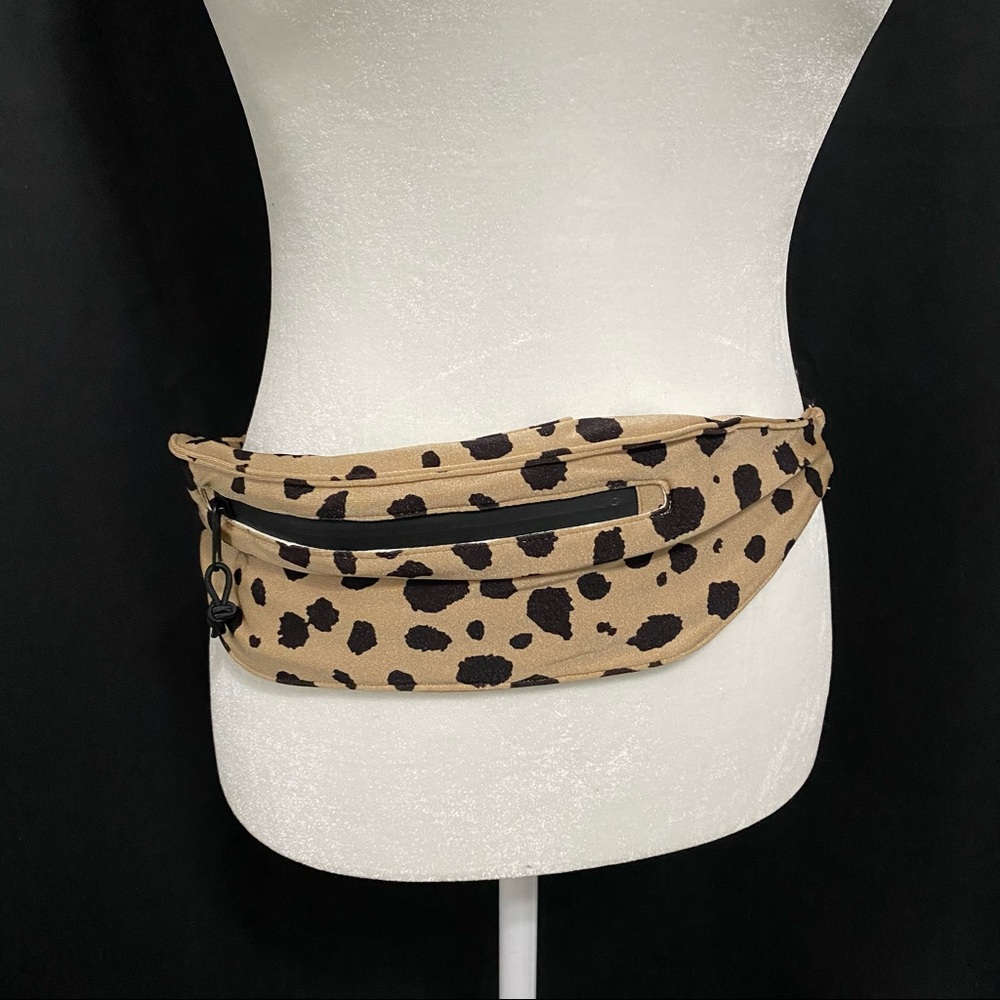 TRIANGL Fanny pack